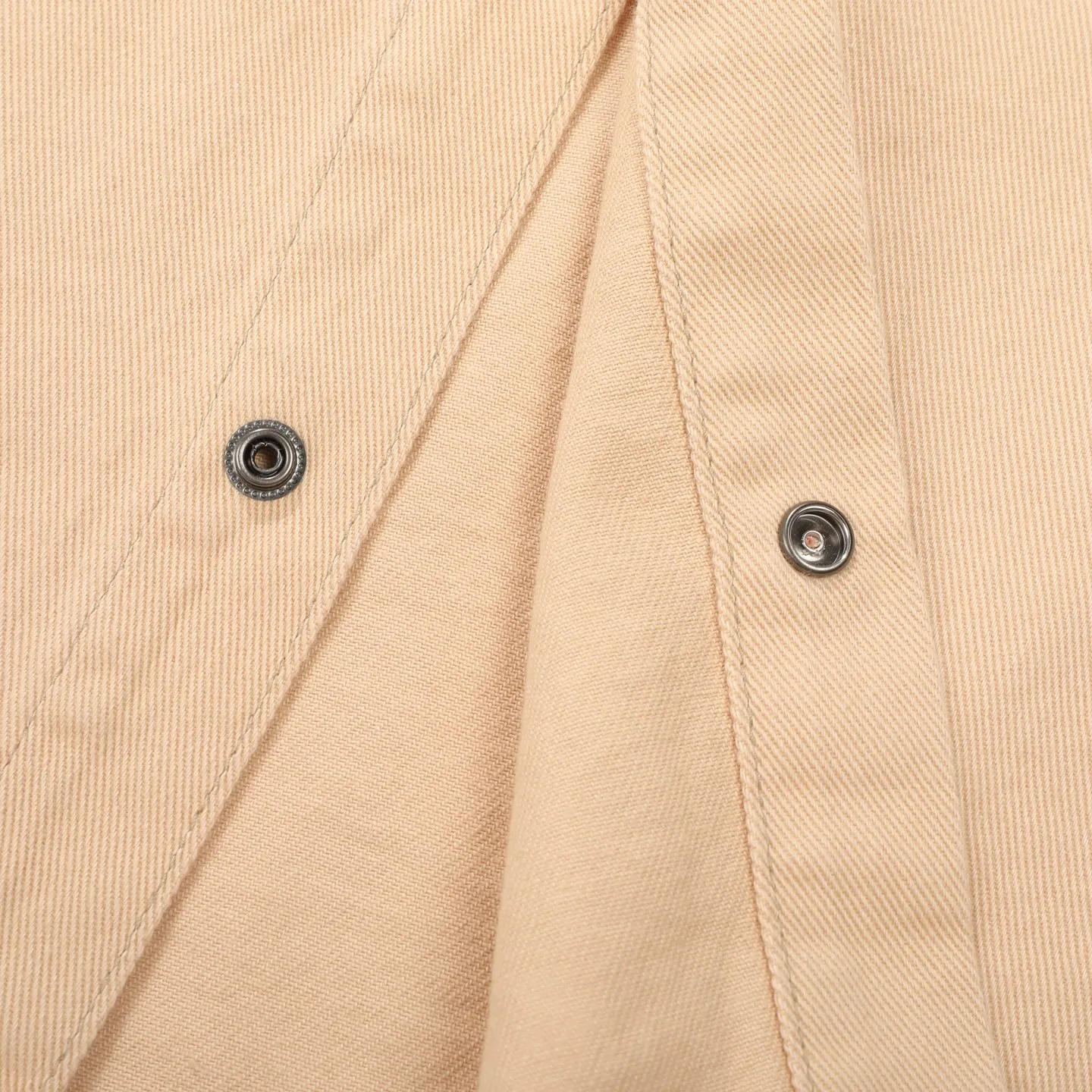 P260 Chrome Hearts丨Chloe Hearts 25ss Cherry Blossom Pink Leather Jacket Same Style for Men and Women WorkDog Pink Leather Jacket, a timeless workwear series. The fabric is made of custom-woven high-density canvas, which took more than two months. It was subsequently lightly coated to give the whole body a glossy look~ Zero color difference was achieved, and the fabric texture details were all in place! The crosses of the accessories are all genuine sheepskin, hand-stitched! The actual texture is better, the upper body is stiff, and it is OK for both men and women. The dark cross leather element has its own aura and can be worn with any outfit to slay the audience! Let you easily control the rate of return! The cross stitching is all lambskin, the inner leather is first-layer calfskin, the hardware is silver-plated, and the details are full. Size: S/M/L/XL Length: 66/68/70/72 Bust: 55/57.5/60/62.5 Shoulder width: 45.5/47.5/49.5/51.5 Sleeve length: 62/63/64/65